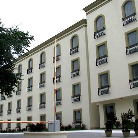 מטמורוס Hotel Alameda Express מראה חיצוני תמונה