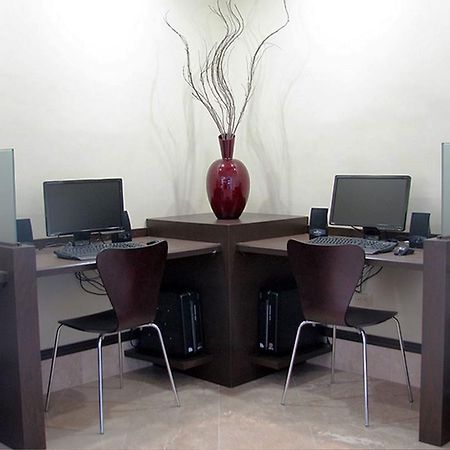 מטמורוס Hotel Alameda Express מראה חיצוני תמונה