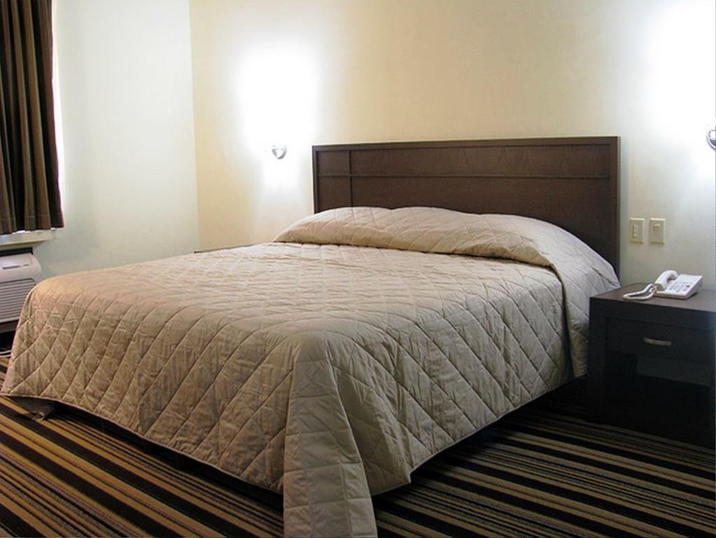 מטמורוס Hotel Alameda Express חדר תמונה
