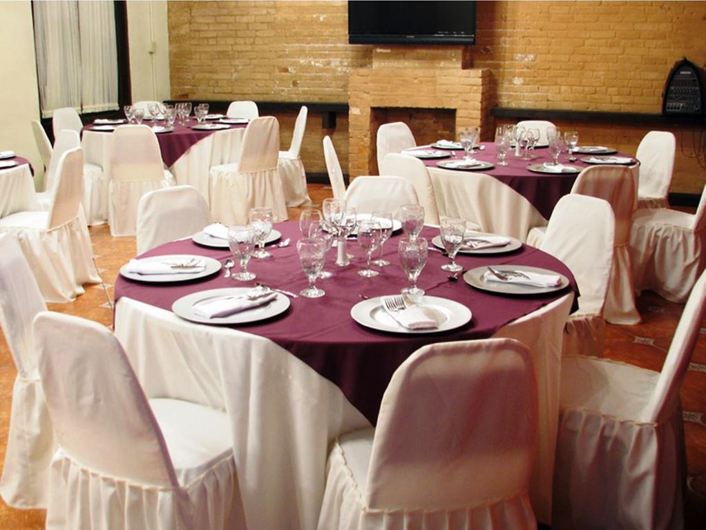 מטמורוס Hotel Alameda Express מראה חיצוני תמונה