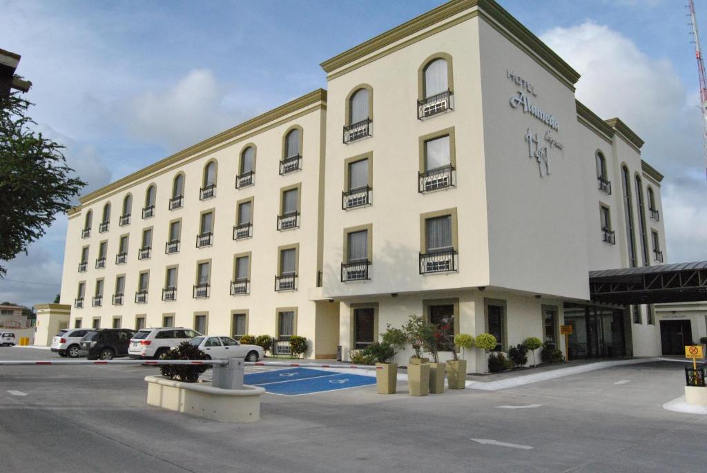 מטמורוס Hotel Alameda Express מראה חיצוני תמונה