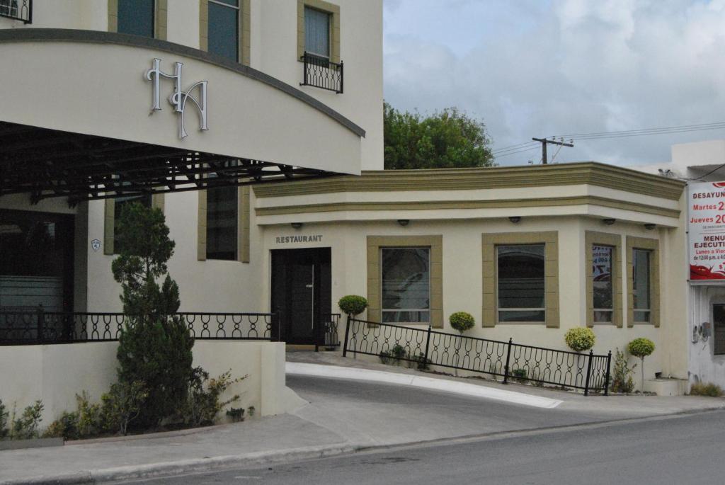 מטמורוס Hotel Alameda Express מראה חיצוני תמונה