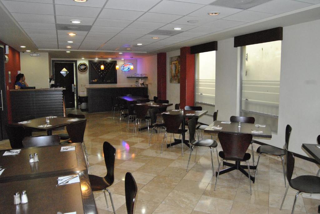 מטמורוס Hotel Alameda Express מראה חיצוני תמונה