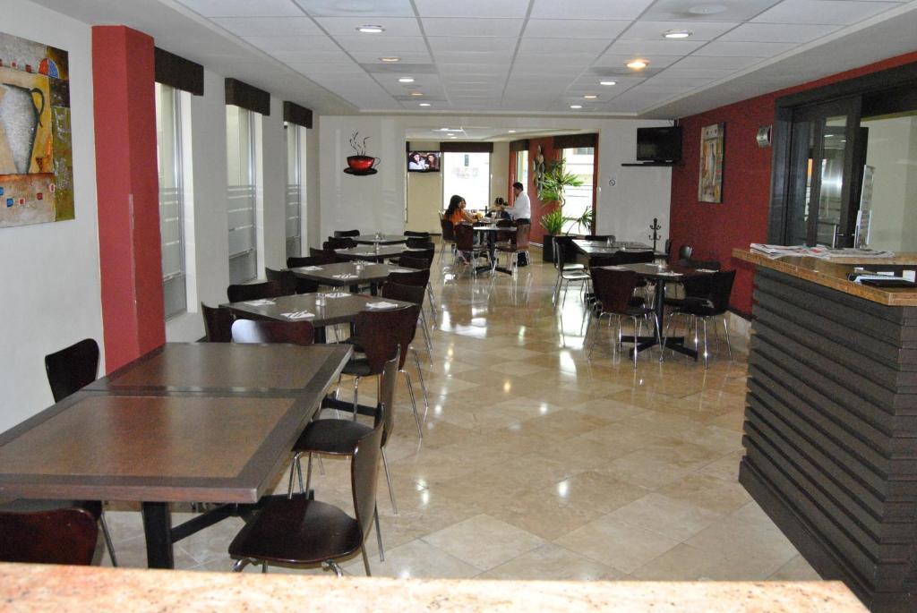 מטמורוס Hotel Alameda Express מראה חיצוני תמונה
