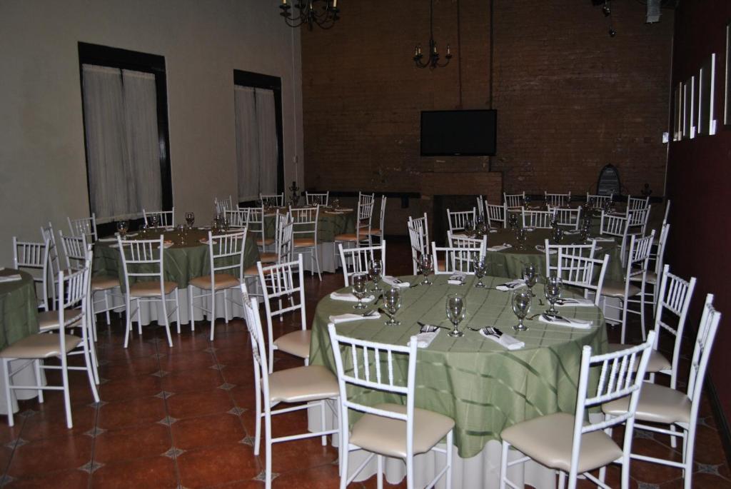 מטמורוס Hotel Alameda Express מראה חיצוני תמונה