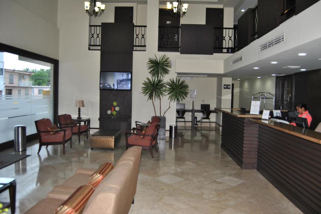 מטמורוס Hotel Alameda Express מראה חיצוני תמונה