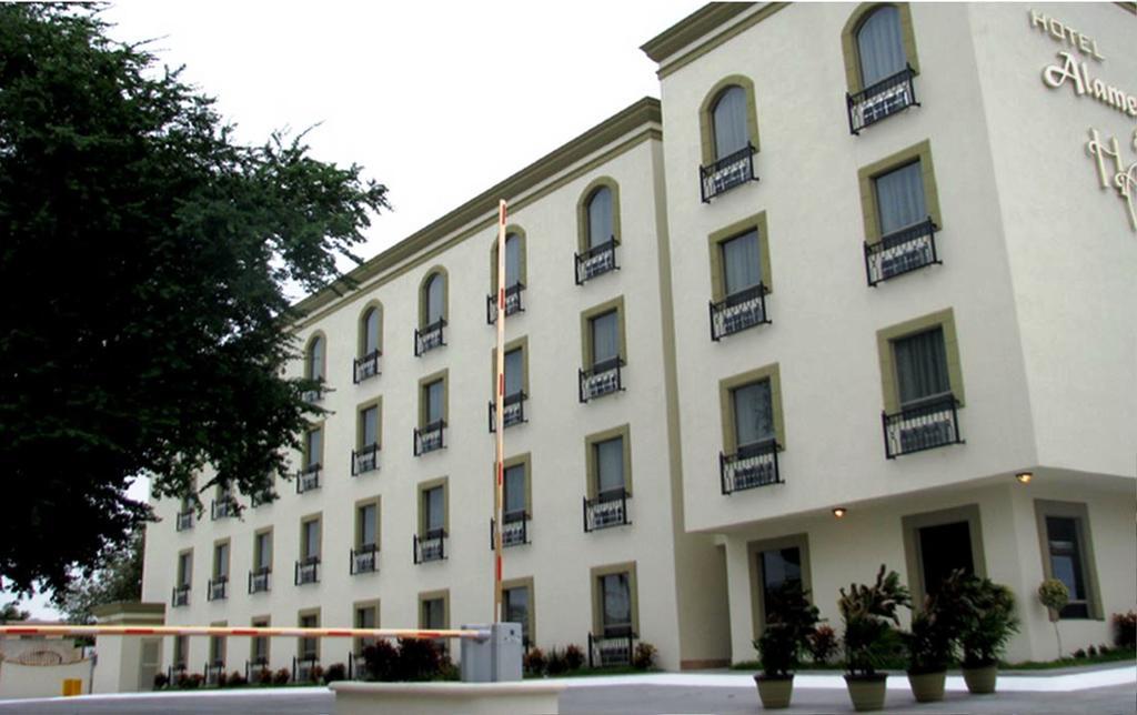 מטמורוס Hotel Alameda Express מראה חיצוני תמונה