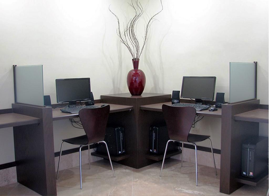 מטמורוס Hotel Alameda Express מראה חיצוני תמונה