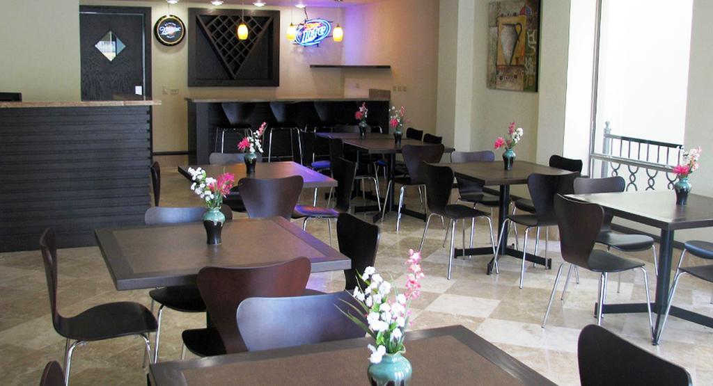 מטמורוס Hotel Alameda Express מראה חיצוני תמונה