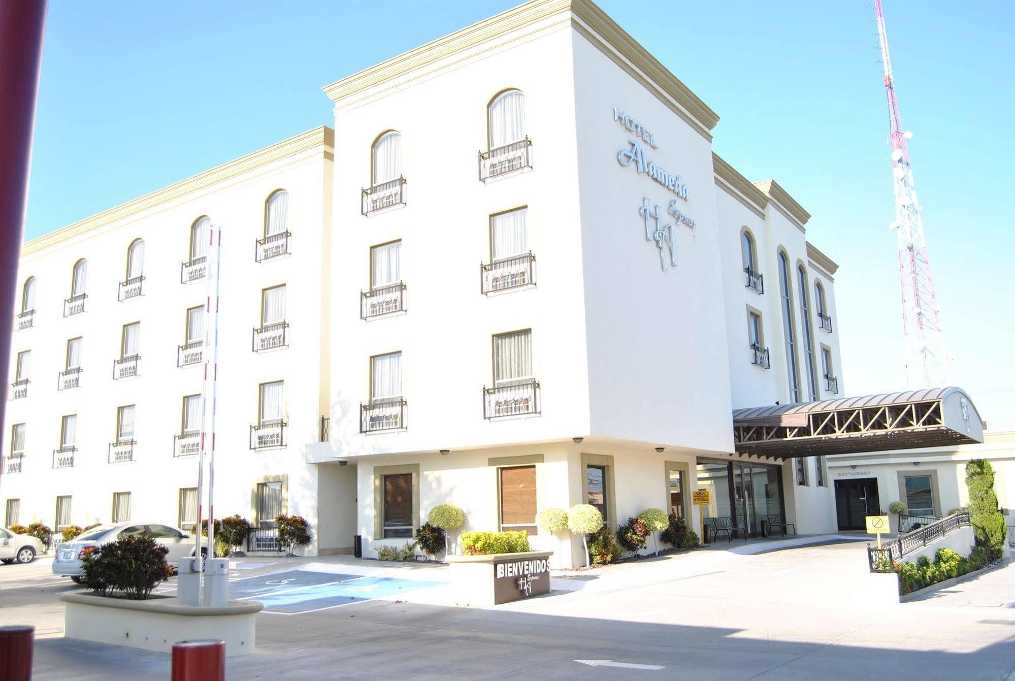 מטמורוס Hotel Alameda Express מראה חיצוני תמונה