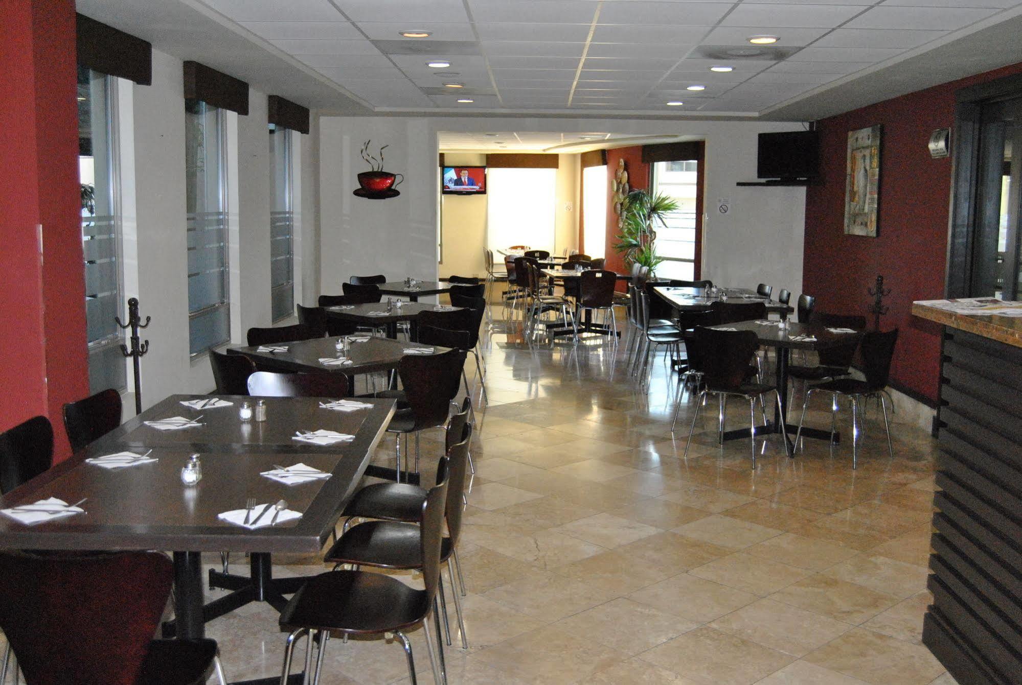 מטמורוס Hotel Alameda Express מראה חיצוני תמונה