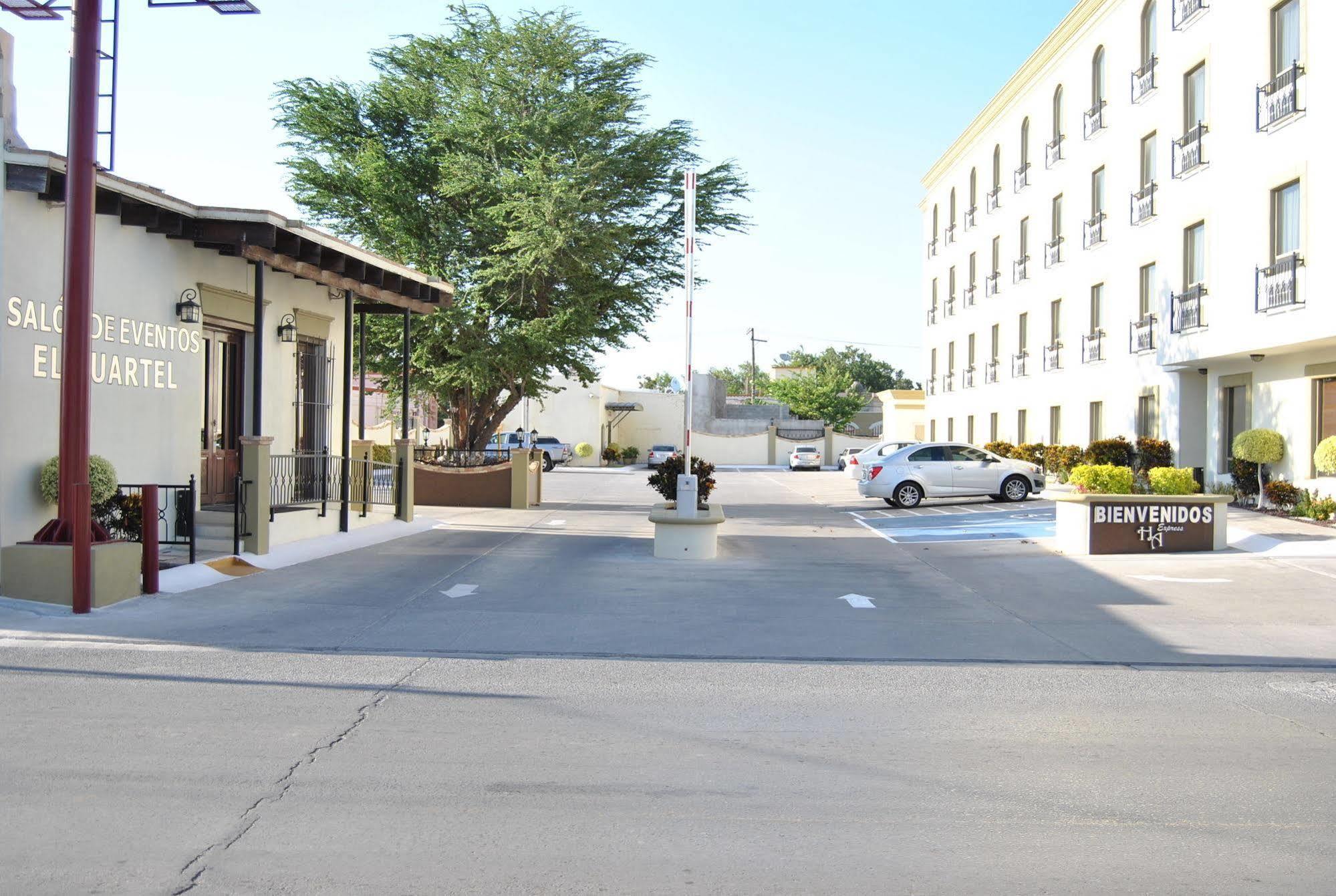 מטמורוס Hotel Alameda Express מראה חיצוני תמונה