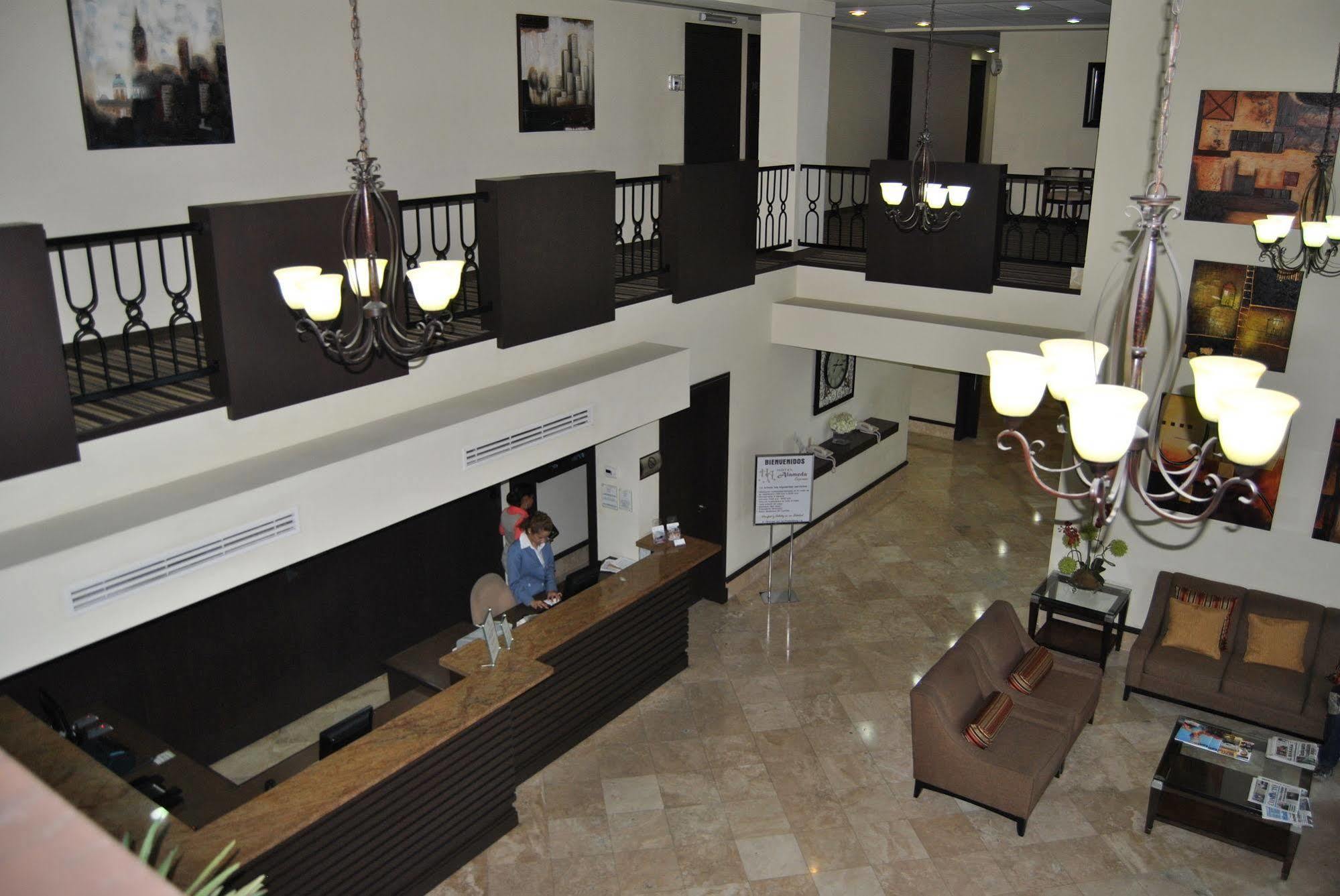 מטמורוס Hotel Alameda Express מראה חיצוני תמונה